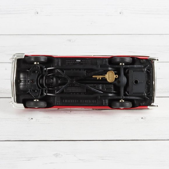 Vintage 1957 Red Chevy Convertible Reminisce Bank Key Liberty Classics - Picture 9 of 10